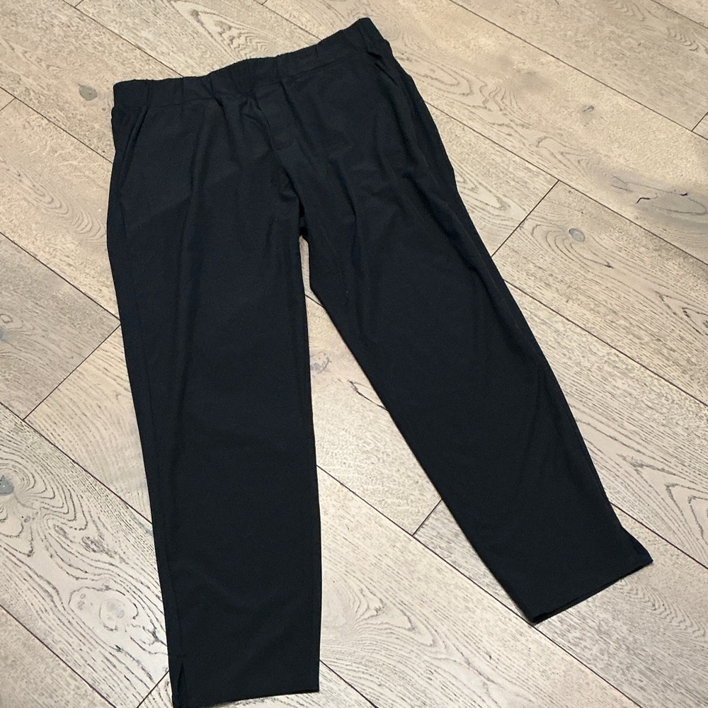 Woman’s Quince  black pull on stretch pants. Large. Pockets. Barely worn!